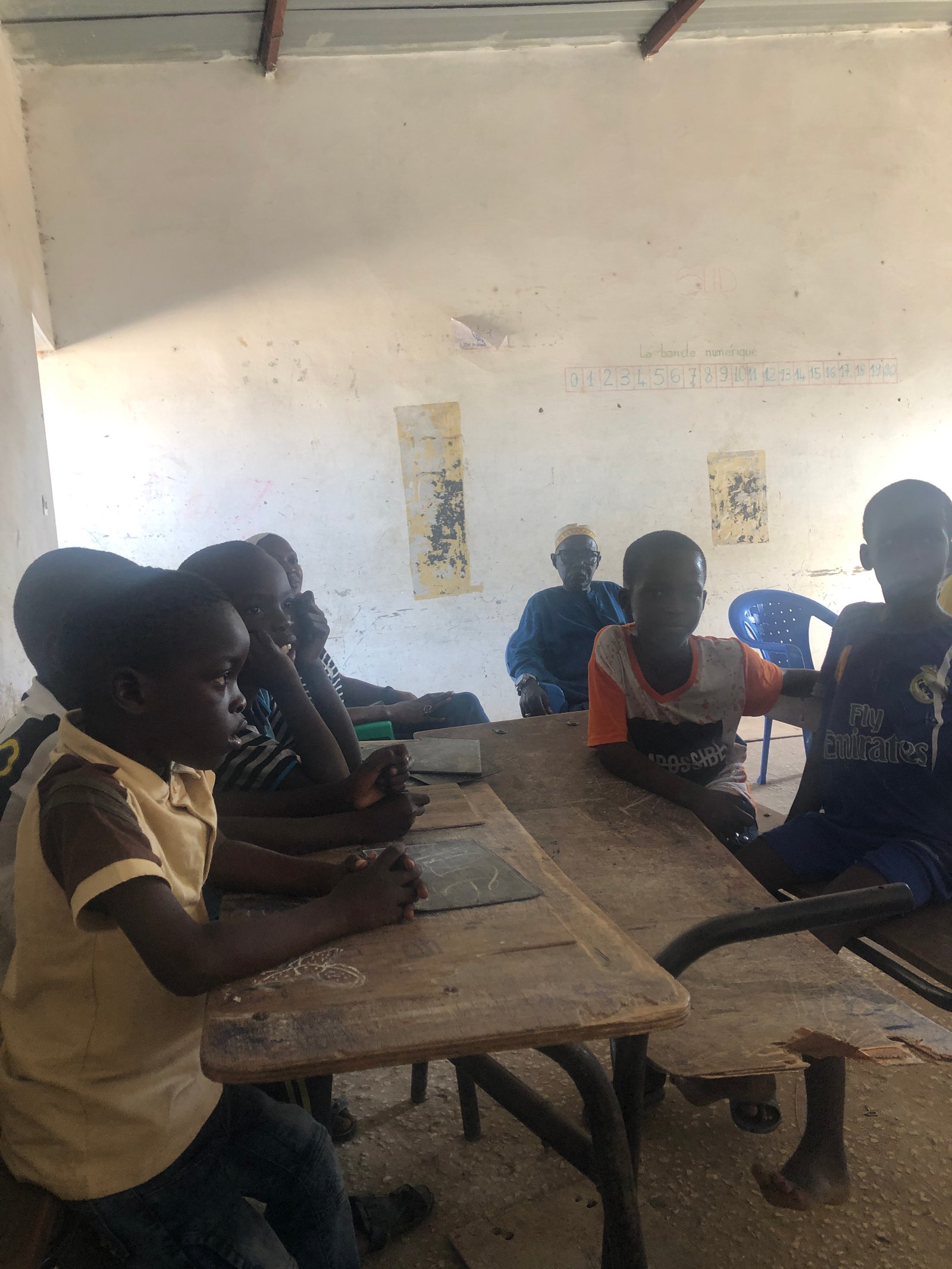 Enfants de Niaga 3 en classe